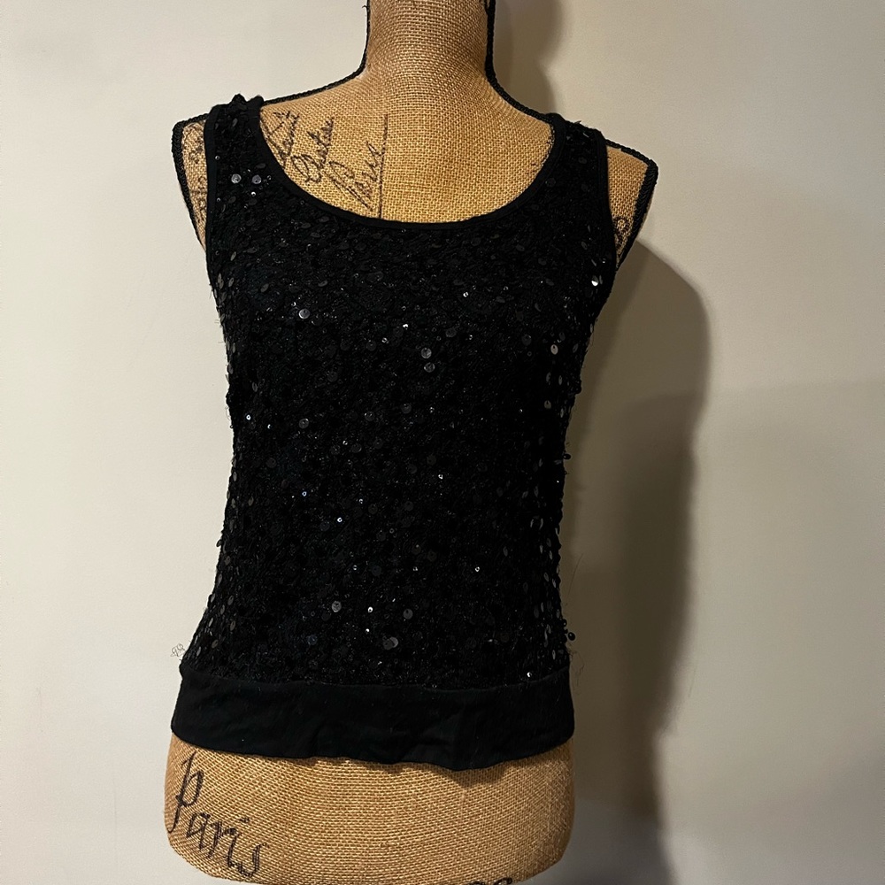 💙 Forever 21 black sequins top with bow closure key hole on back